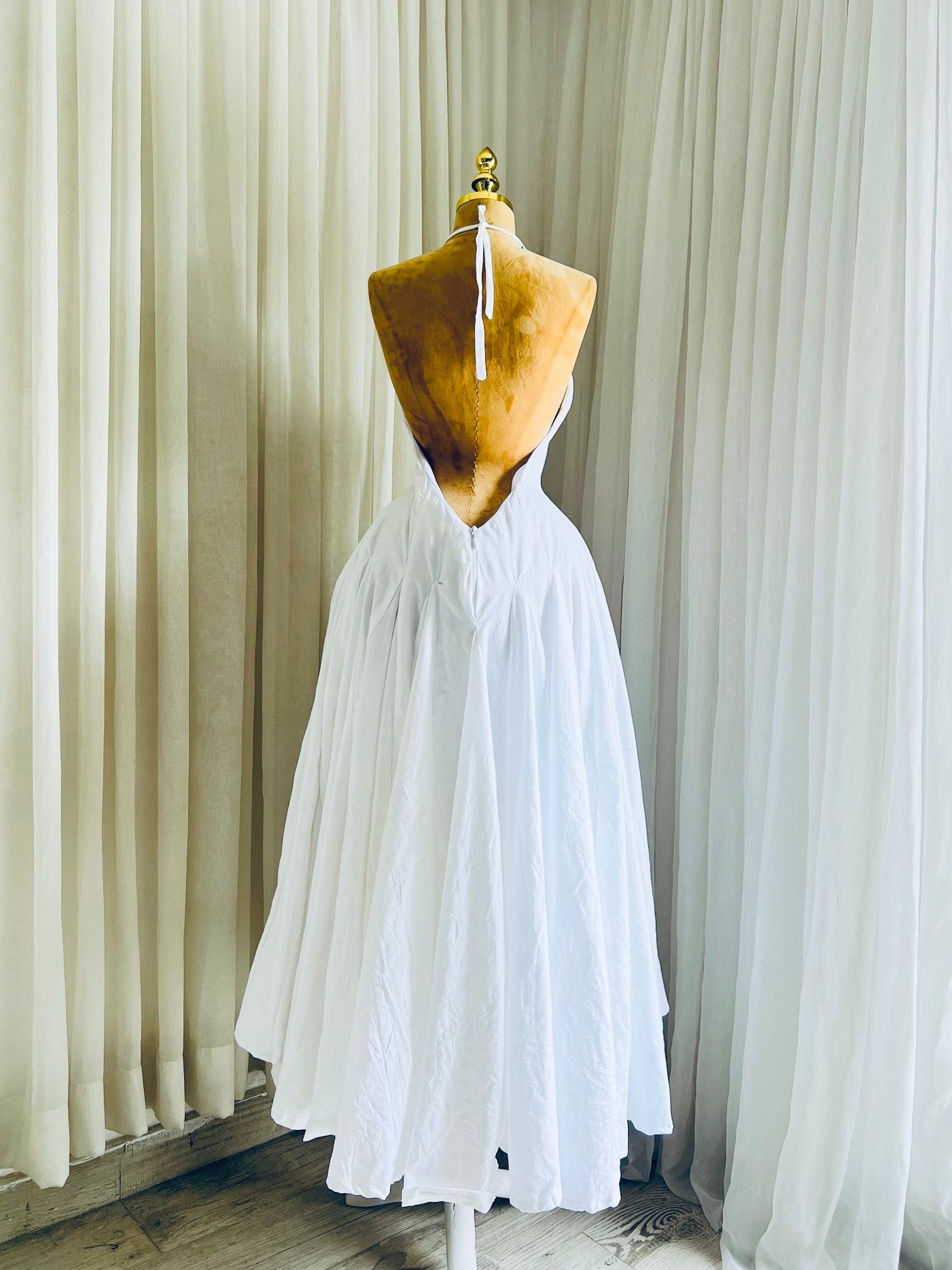 HALTER-NECK BACKLESS DRESS