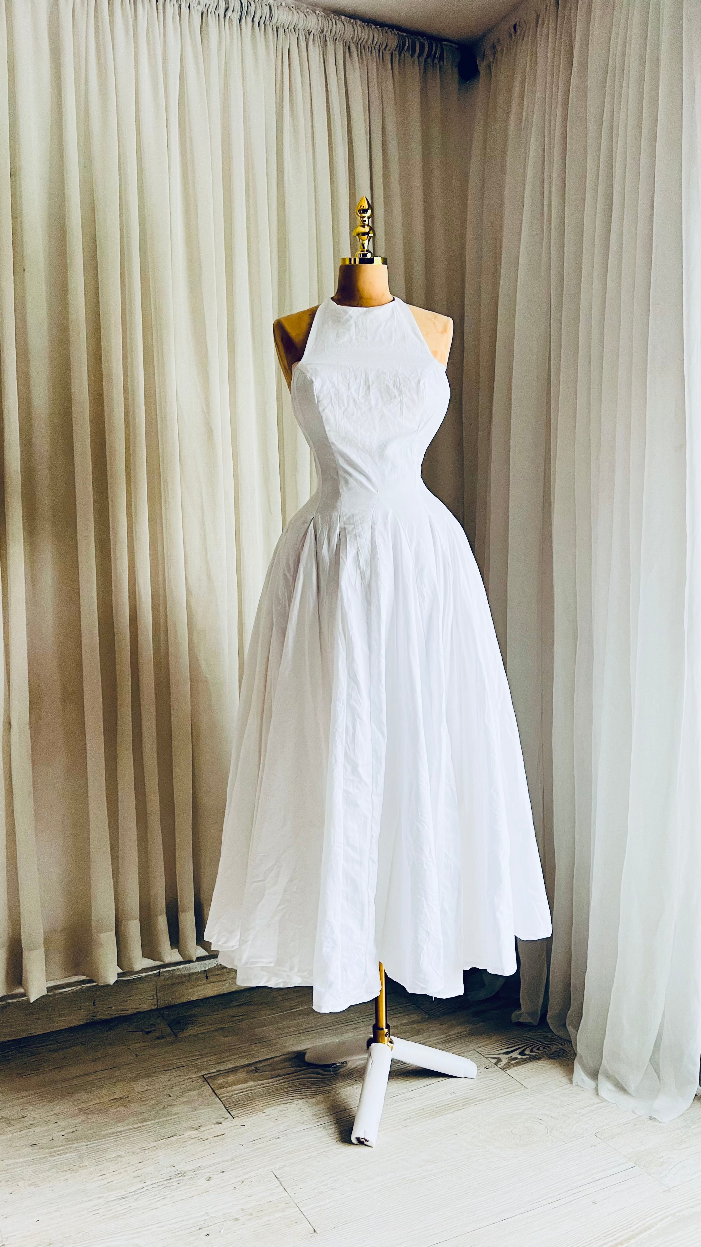 HALTER-NECK BACKLESS DRESS